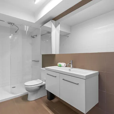 Lovely 1-Bed With Balcony In St Kilda'S Heart Melbourne Exterior photo