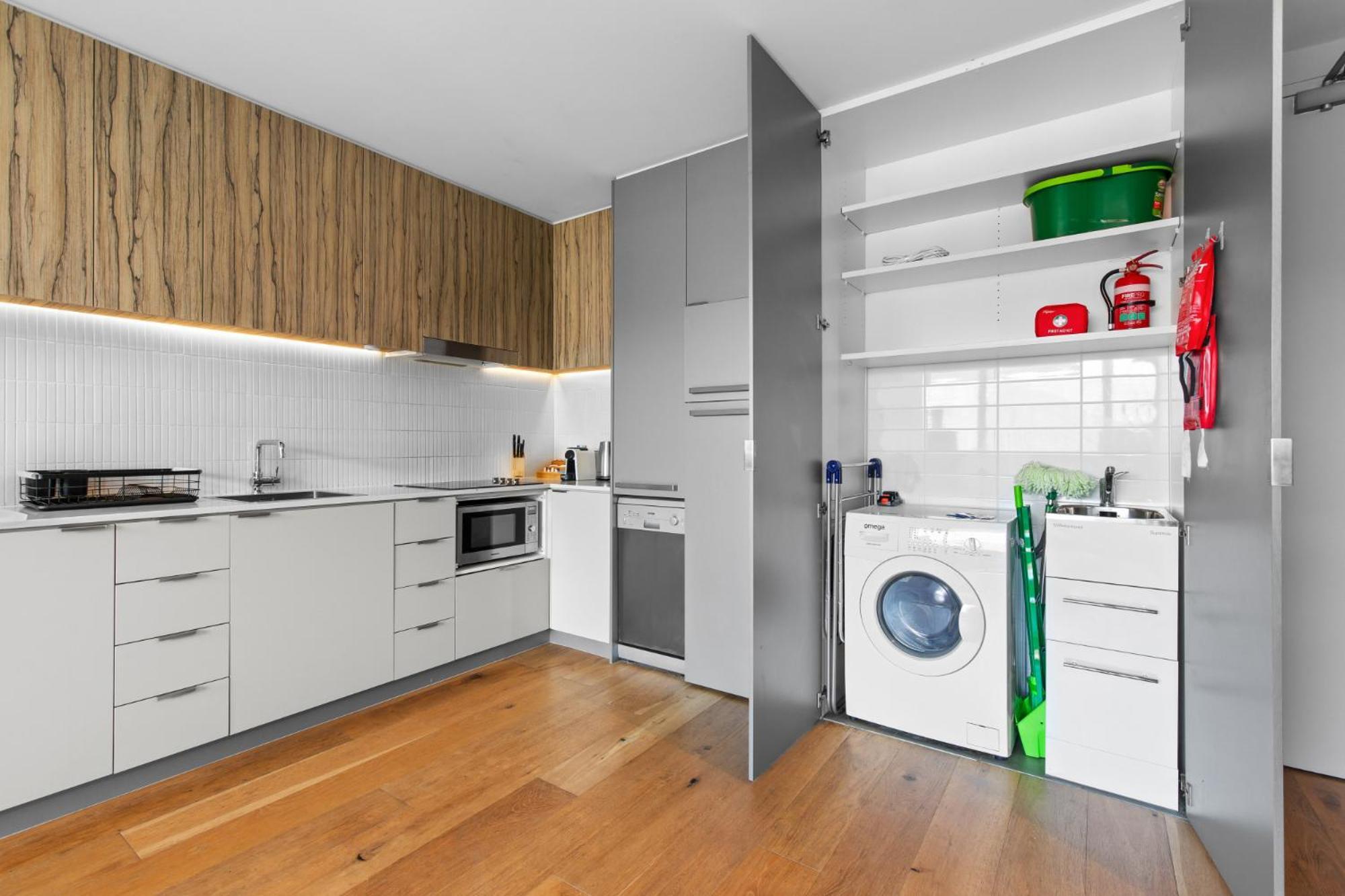 Lovely 1-bed With Balcony In St Kilda's Heart Apartment